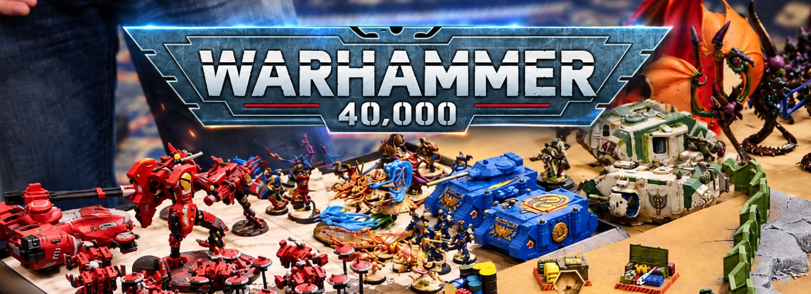 Warhammer-figurer og terræn opstillet til et spil